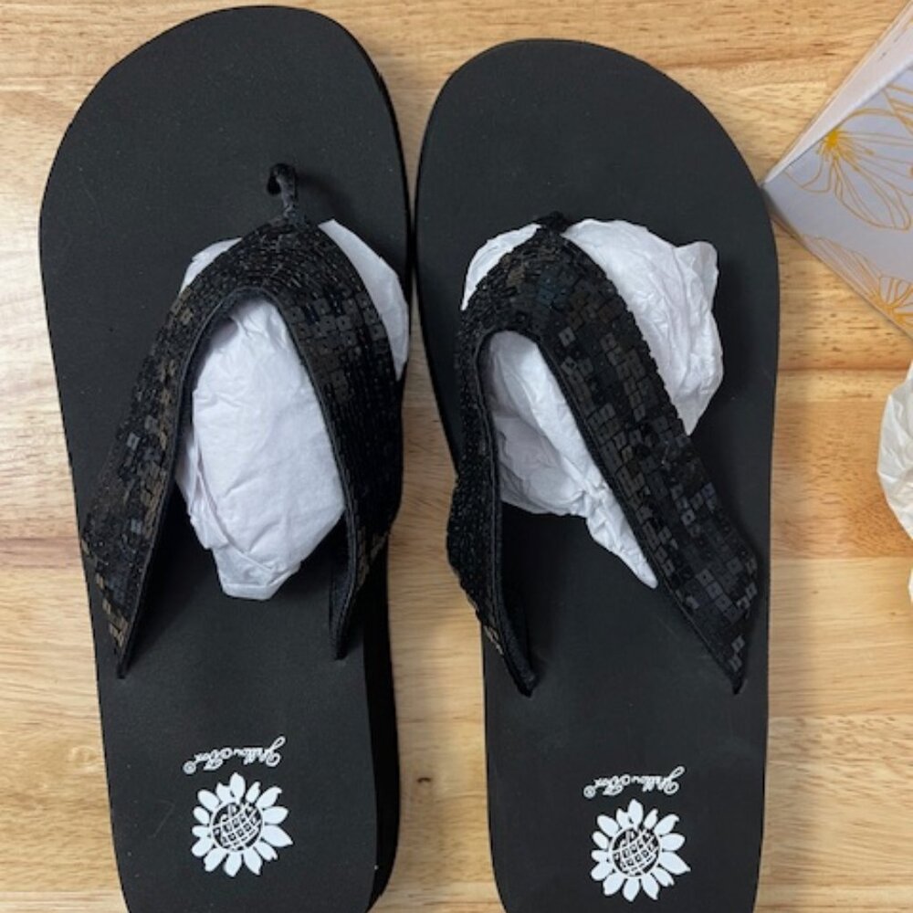 Yellow Box Sandy Sandals Flip-Flops Black Sequin NIB Size 11